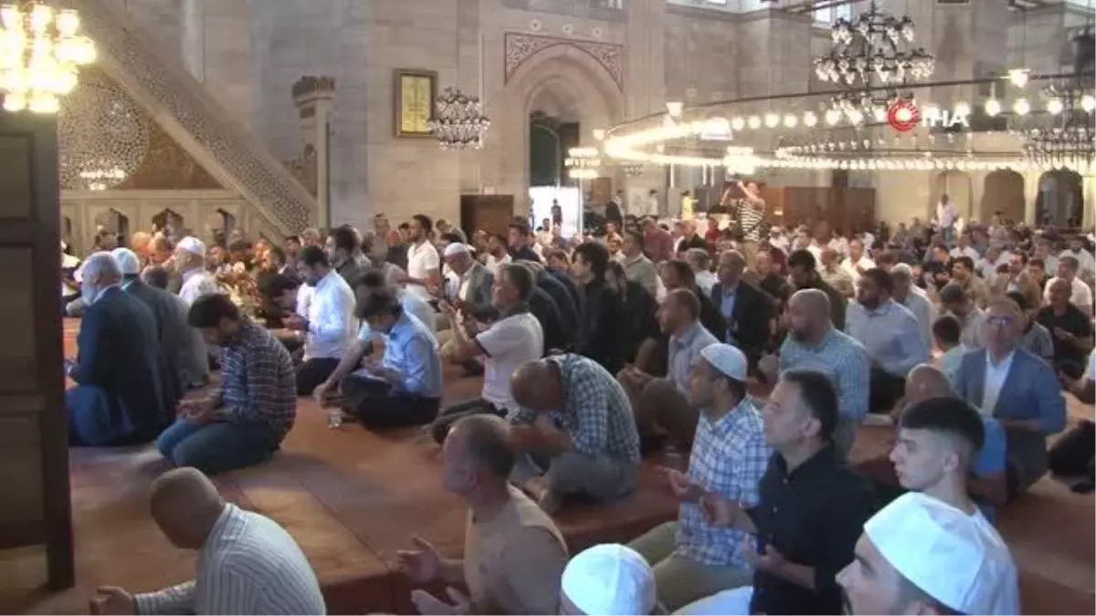 Fatih'teki Şehzadebaşı Camisi'nde 15 Temmuz Şehitleri anıldı