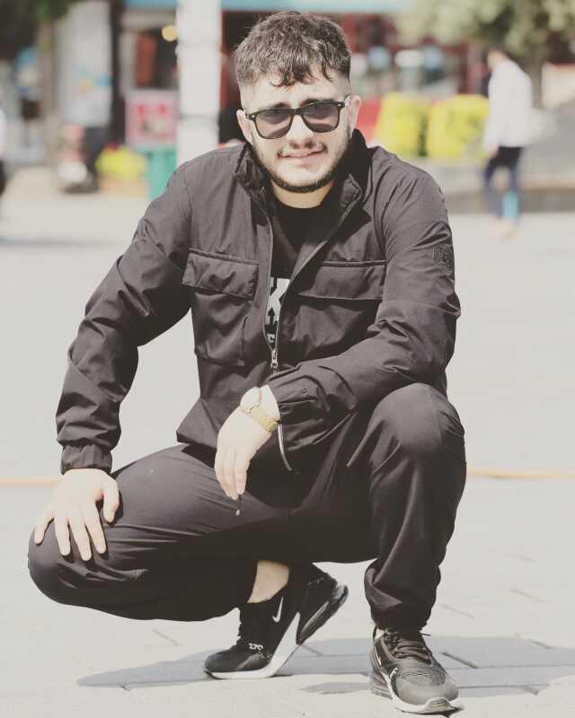 Genç şarkıcıya sahne çıkışı silahlı saldırı