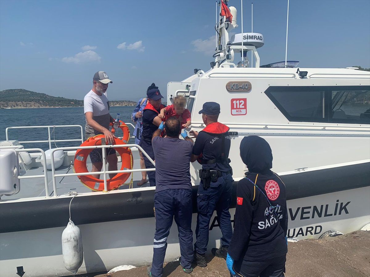 İzmir'de gezi teknesinde rahatsızlanan çocuk tahliye edildi