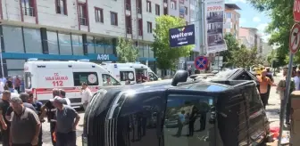 Kars'ta pikap ile minibüsün çarpışması sonucu 5 kişi yaralandı