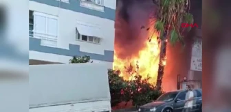 Manavgat'ta Apartmanın Zemin Katındaki Mobilya Deposunda Yangın Çıktı