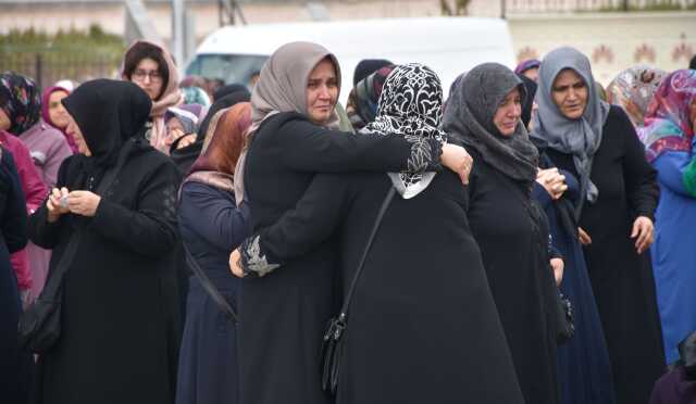 Sivas'ta Kavşakta Meydana Gelen Kazada Okul Müdürü ve Ailesi Hayatını Kaybetti