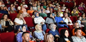 Sosyal medyada organize olan işitme engelliler Düzce'de kendilerini anlatan filmi izledi