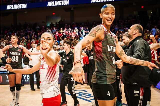A Milli Kadın Voleybol Takımı'ndan ABD'de 'Erik Dalı' şov! İtalyan hocanın performansı spileri bile şaşırttı A Milli Kadın Voleybol Takımı'ndan ABD'de 'Erik Dalı' şov! İtalyan hocanın performansı spileri bile şaşırttı