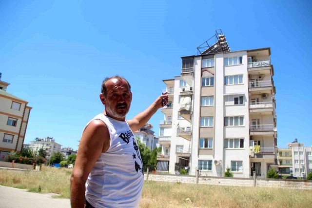 Bu da ev sahibi çilesi! kiracıyı tahliye edemeyince sokakta kaldılar Bu da ev sahibi çilesi! kiracıyı tahliye edemeyince sokakta kaldılar