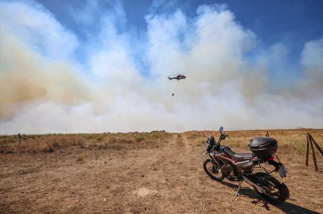 Çanakkale'de rüzgarın etkisiyle yayılan orman yangını kontrol altına alınmaya çalışılıyor
