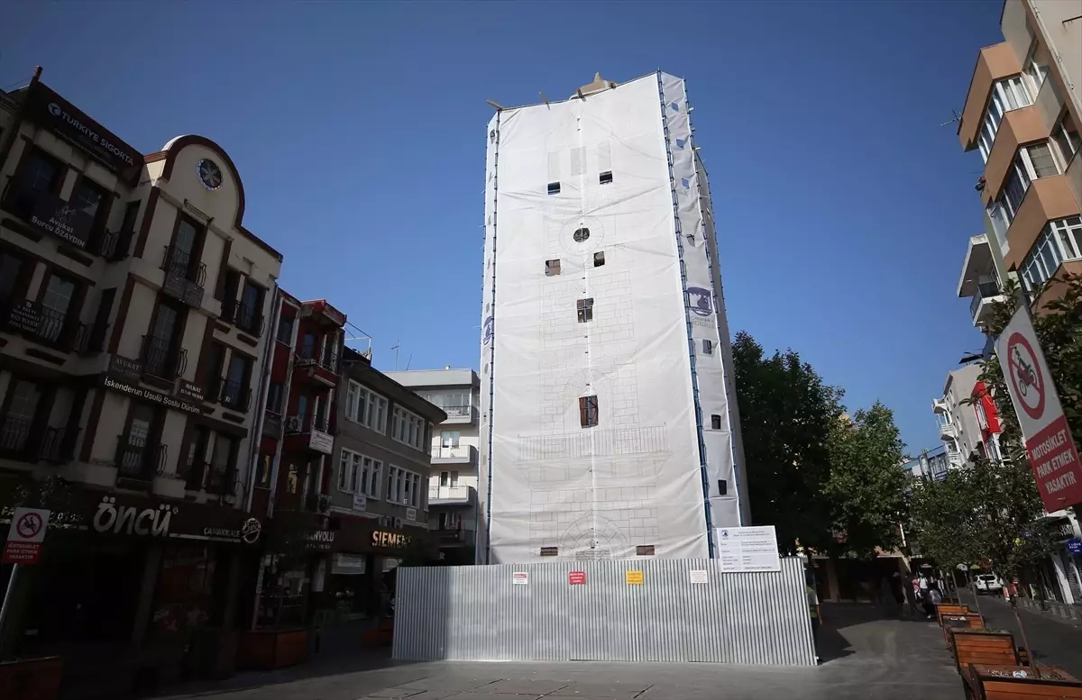 Çanakkale'deki Tarihi Saat Kulesi Restore Ediliyor