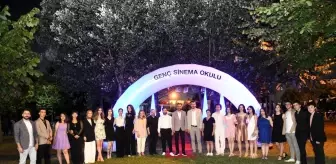 Başiskele Belediyesi Genç Sinema Okulu'ndan mezun olan gençler filmlerini izleyiciyle buluşturdu