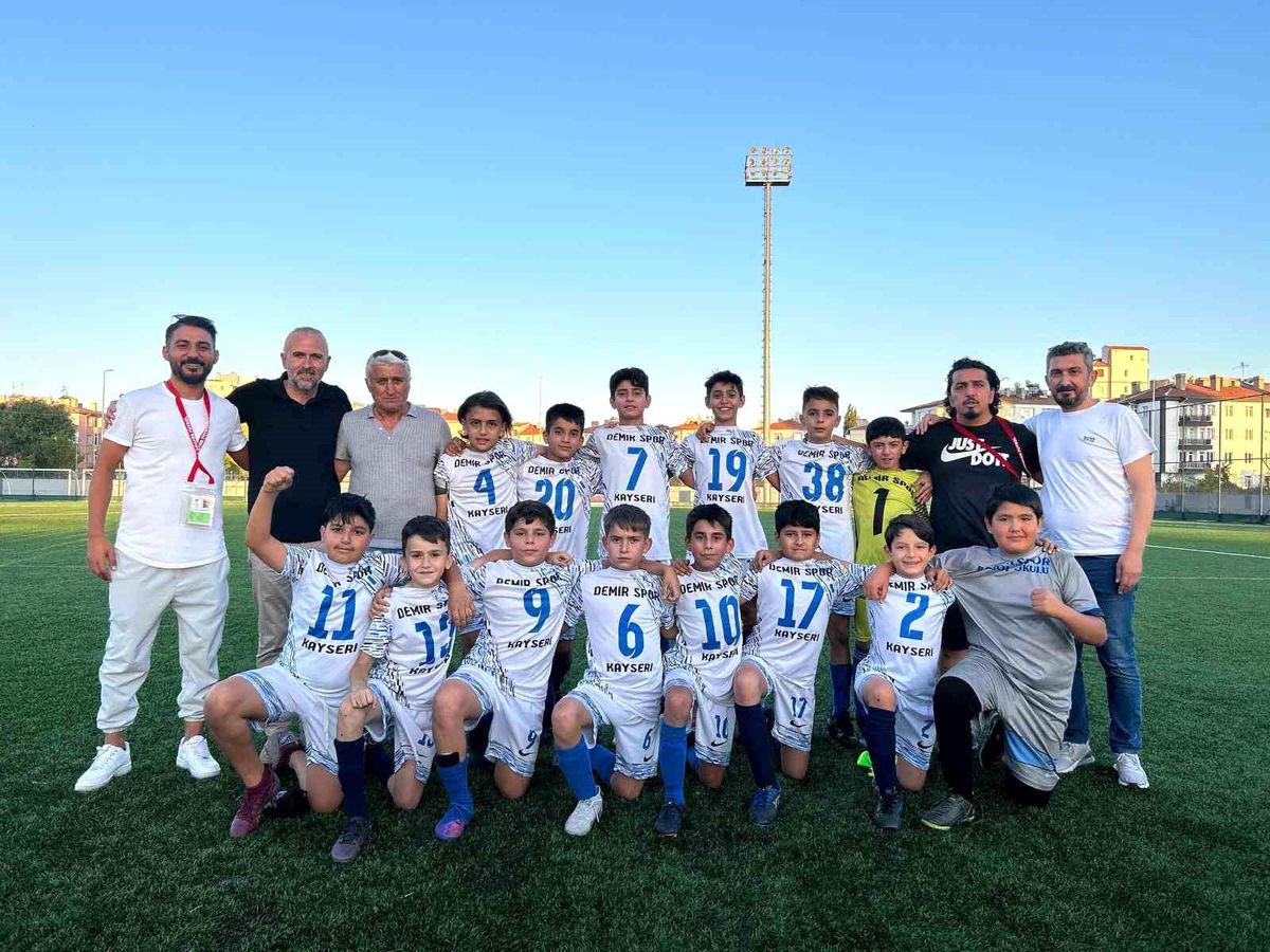 Kayseri Demirspor U12 Ligi'nde Şampiyon