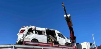 Nevşehir'de tarım işçilerini taşıyan minibüs devrildi: 4'ü ağır 24 kişi yaralandı