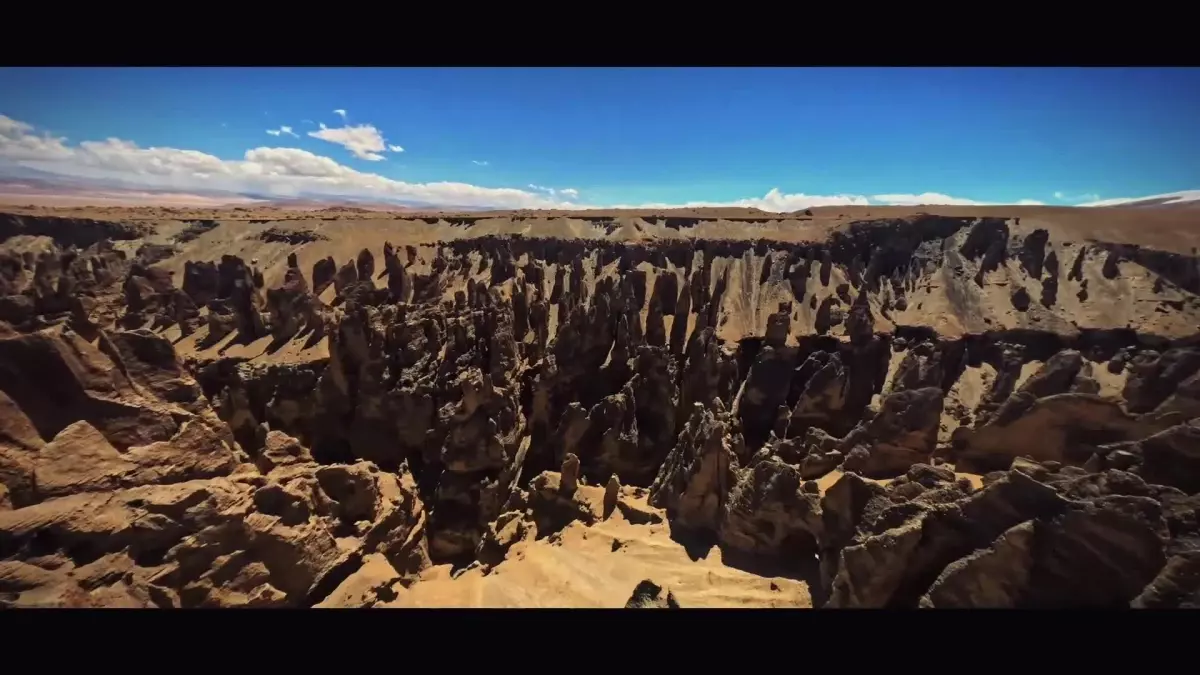 Çin'deki Qilin Kanyonu'nun FPV drone ile çekilmiş görüntüleri