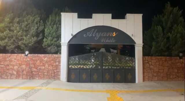 Torbalı'da düğün salonunda duvar yıkılması sonucu 1 çocuk hayatını kaybetti Torbalı'da düğün salonunda duvar yıkılması sonucu 1 çocuk hayatını kaybetti