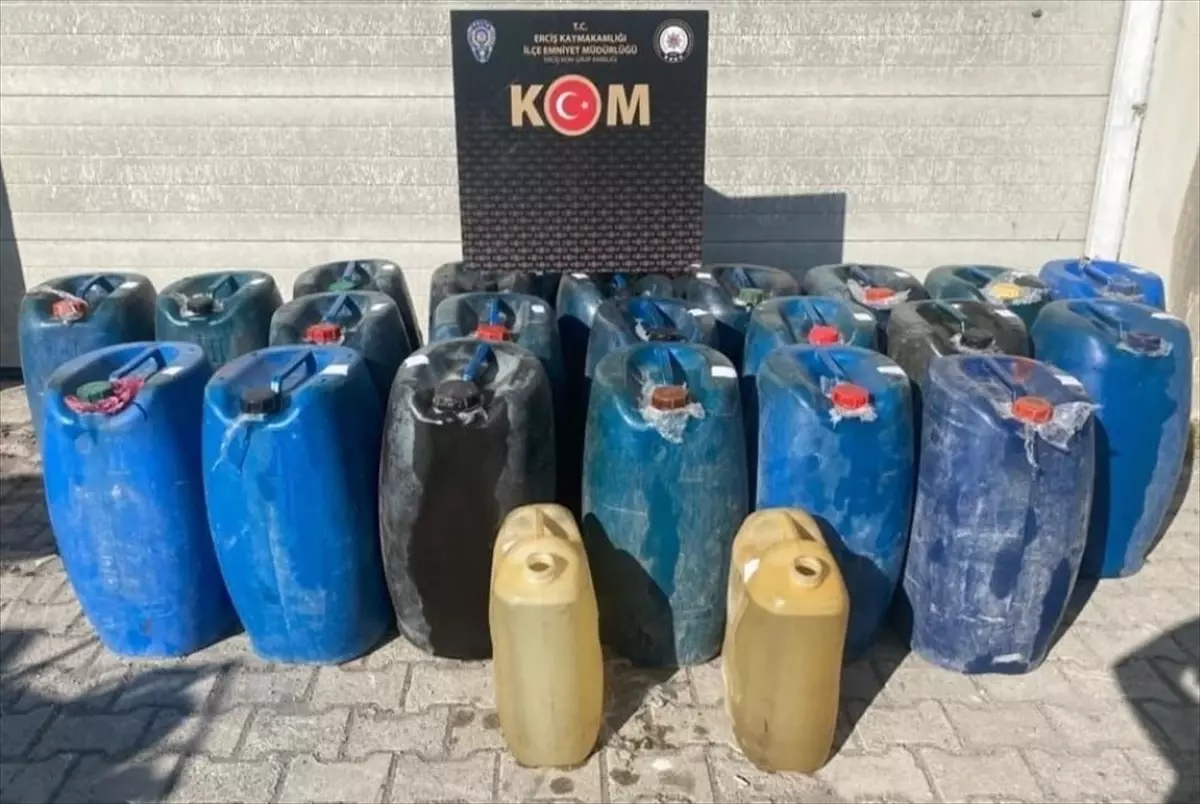 Van'da yapılan operasyonlarda tarihi eser, sigara ve akaryakıt ele geçirildi