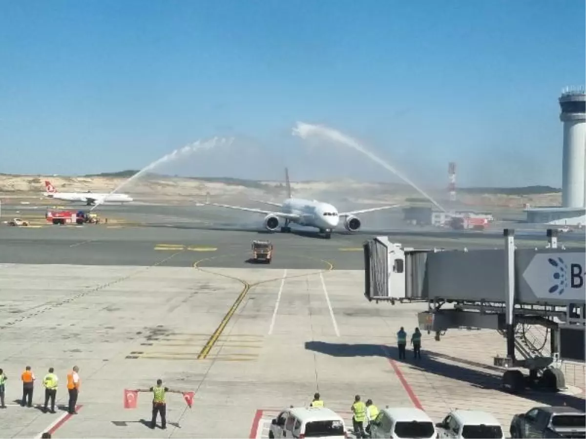 A Milli Kadın Voleybol Takımı Su Tagıyla Karşılandı