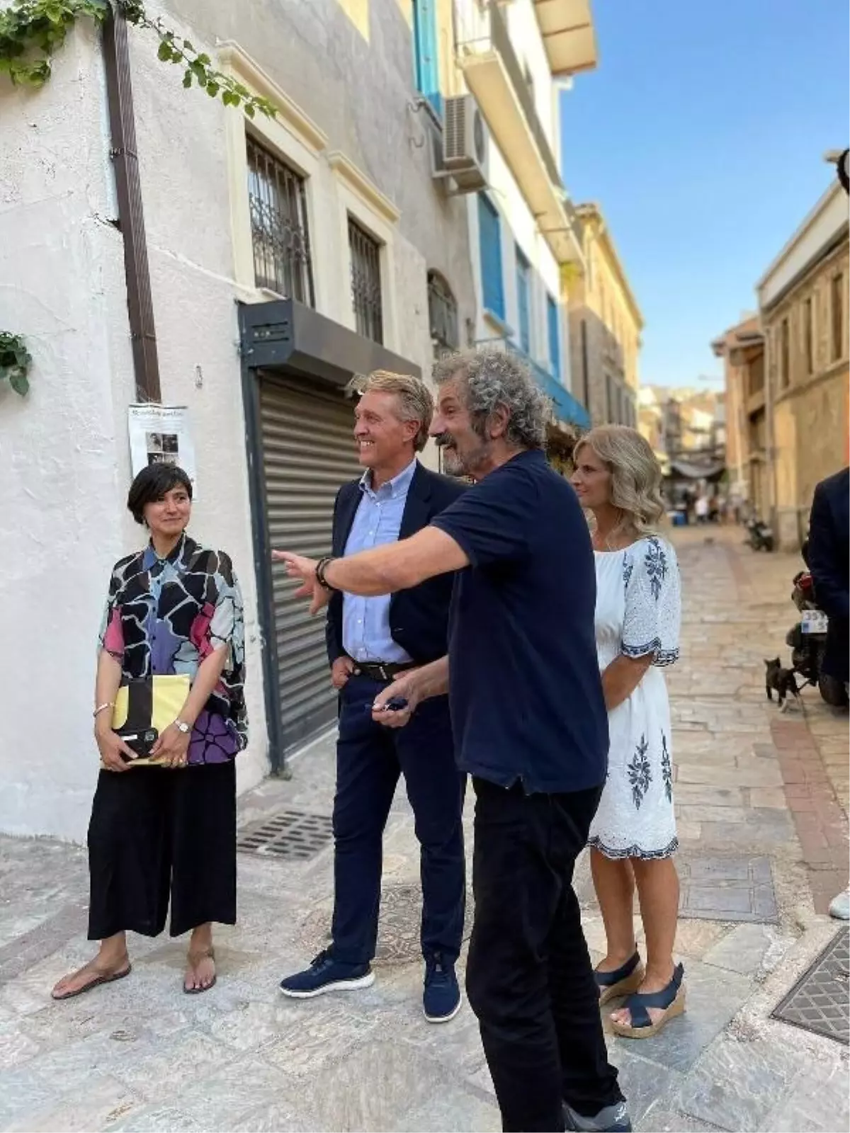 ABD Büyükelçisi İzmir'de Yahudi mahallesini gezdi