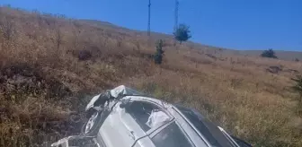 Afyonkarahisar'da şarampole devrilen otomobilde 3 kişi yaralandı