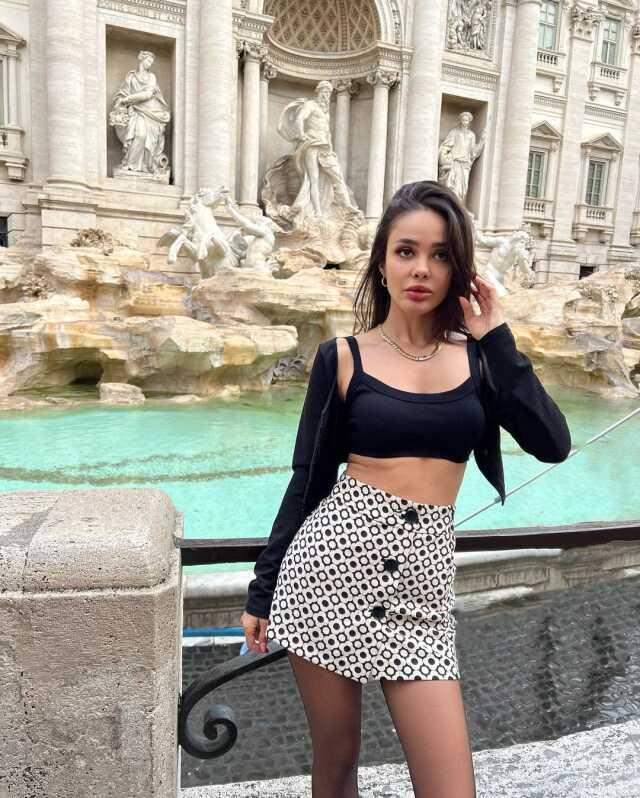 Akasya Durağı'ndaki rolüyle tanınan Pelin Sönmez, 5 yıllık eşinden boşandı Akasya Durağı'ndaki rolüyle tanınan Pelin Sönmez, 5 yıllık eşinden boşandı