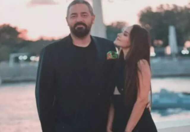 Akasya Durağı'ndaki rolüyle tanınan Pelin Sönmez, 5 yıllık eşinden boşandı Akasya Durağı'ndaki rolüyle tanınan Pelin Sönmez, 5 yıllık eşinden boşandı