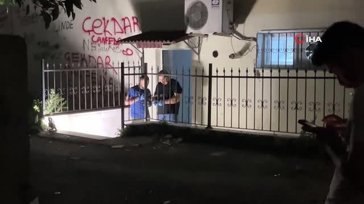 Beyoğlu'nda sebebi bilinmeyen patlama paniğe neden oldu