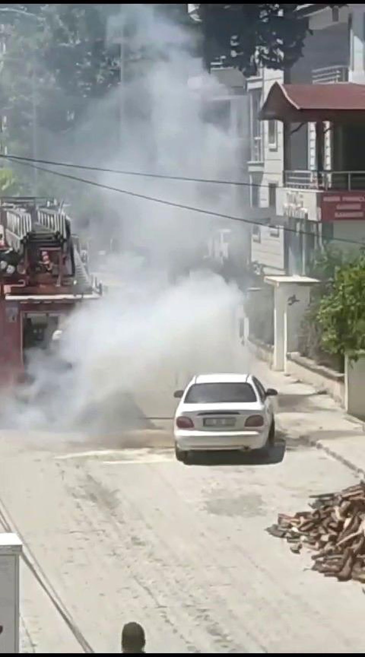 Tokat'ta Hareket Halindeki Aracın Motorundan Duman Çıktı