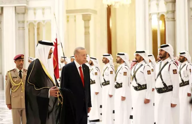 Cumhurbaşkanı Erdoğan, Katar'da resmi törenle karşılandı Cumhurbaşkanı Erdoğan, Katar'da resmi törenle karşılandı