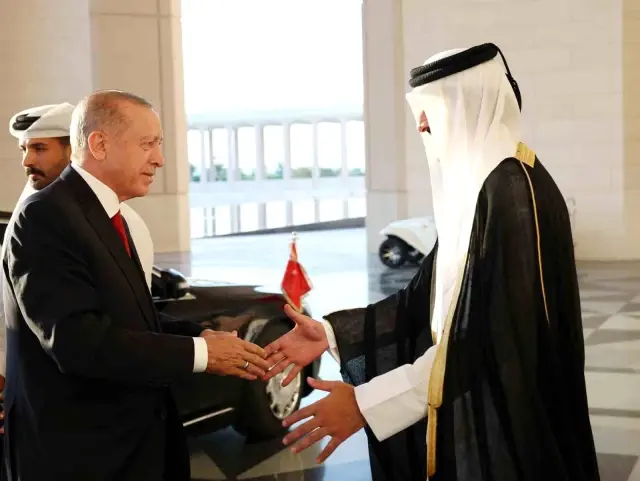 Cumhurbaşkanı Erdoğan, Katar'da resmi törenle karşılandı Cumhurbaşkanı Erdoğan, Katar'da resmi törenle karşılandı