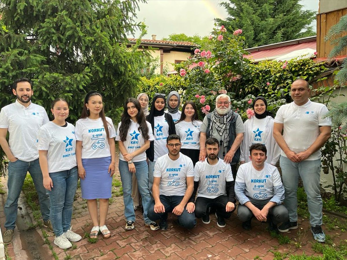 Gönüllerde Birlik Vakfı, Türk dünyasının ilk roket ve e-spor takımlarını kurdu
