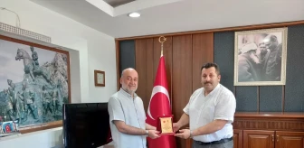 Gümüşhacıköy'de Emekli Din Görevlilerine Teşekkür Plaketi Verildi