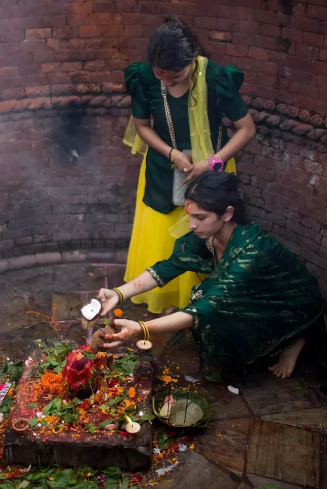 Hindular İçin Kutsal Shrawan Ayı Nepal'de Kutlanıyor Hindular İçin Kutsal Shrawan Ayı Nepal'de Kutlanıyor