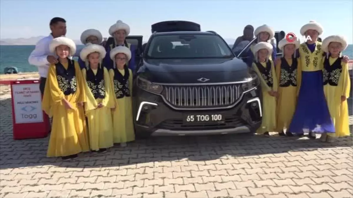 İl olmaya aday Erciş'te Türkiye'nin yerli otomobili TOGG tanıtıldı