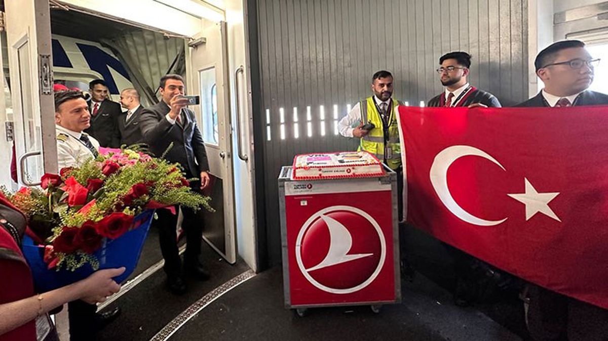Pilottan, şampiyon olan A Milli Kadın Voleybol Takımı için özel anons: Türk kadınının gücünü gösterdiniz