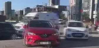Kazaya karışan motosiklet yandı, sürücüsü ağır yaralandı