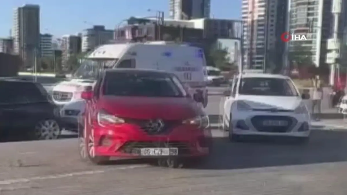 Kazaya karışan motosiklet yandı, sürücüsü ağır yaralandı