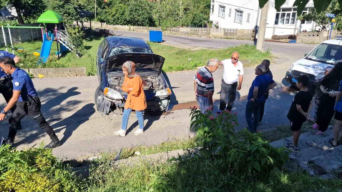 Sakarya'da otomobil takla attı, 1 kişi yaralandı