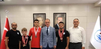 Pamukkale Belediyespor Güreşçileri Başkanı Ziyaret Etti