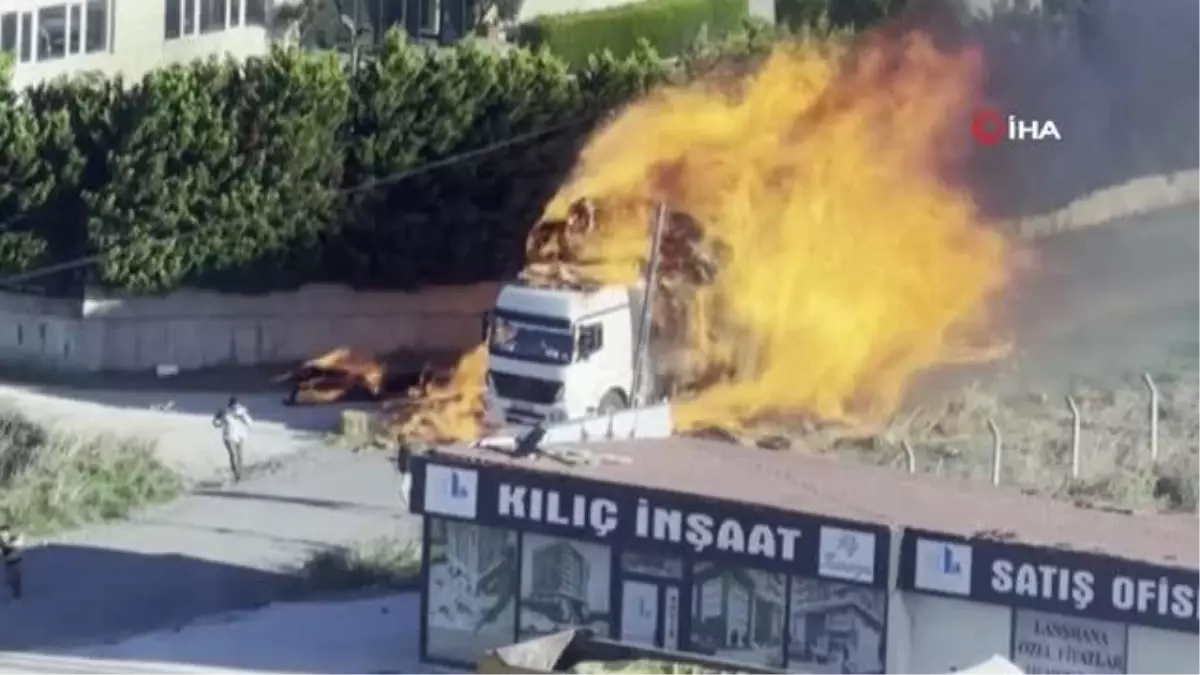 Silivri'de saman yüklü tır alev alev yandı
