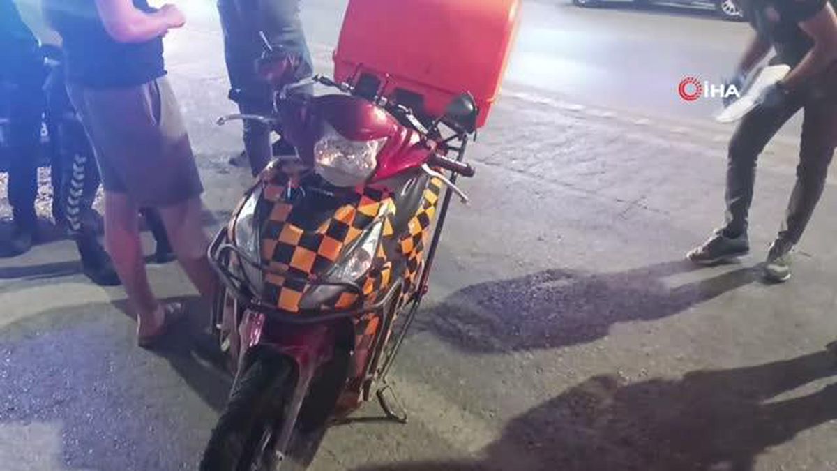 U dönüşü yapan otomobil motosiklete çarptı