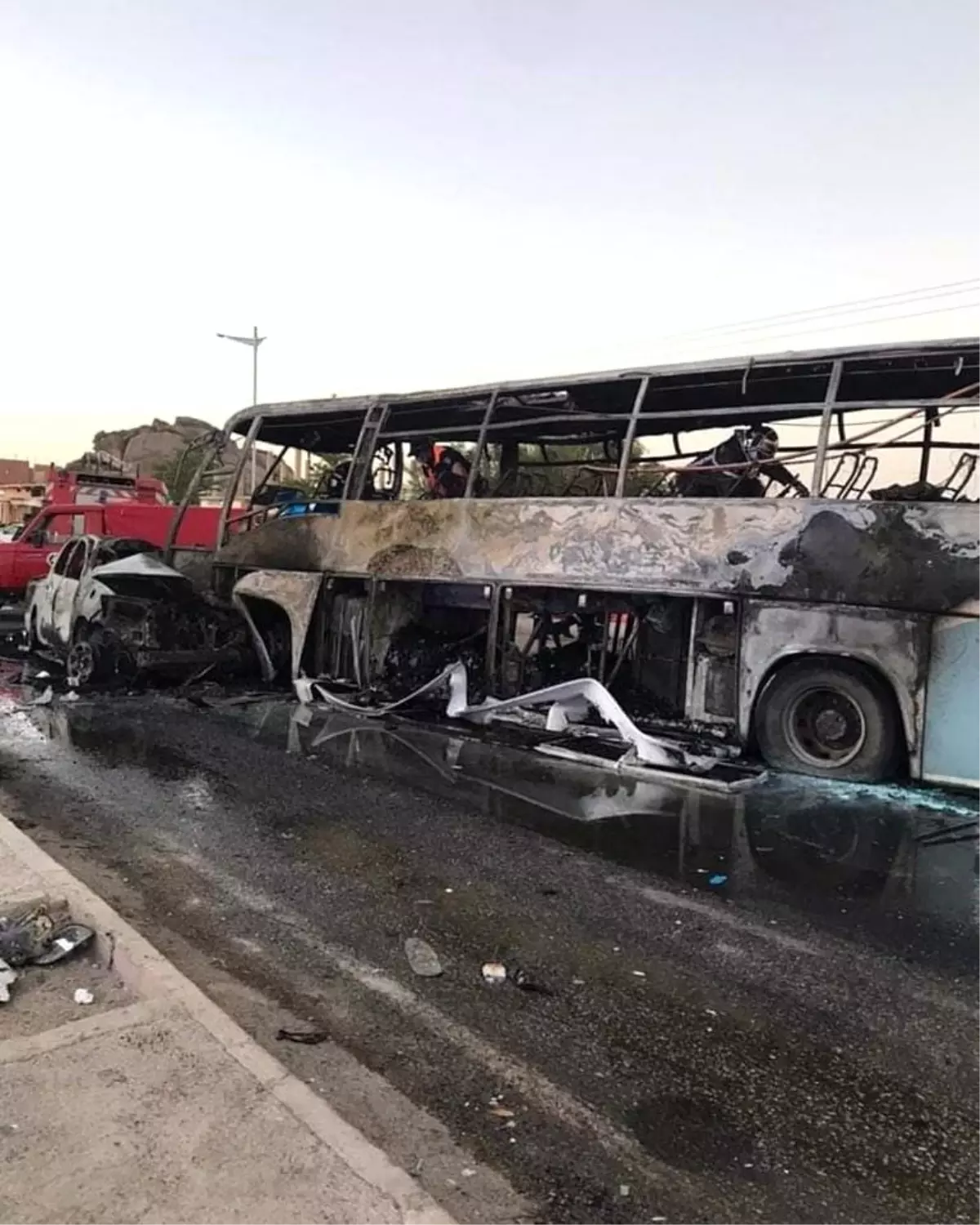 Cezayir'de yolcu otobüsü otomobille çarpıştı! 34 kişi yanarak can verdi, 12 kişi yaralandı