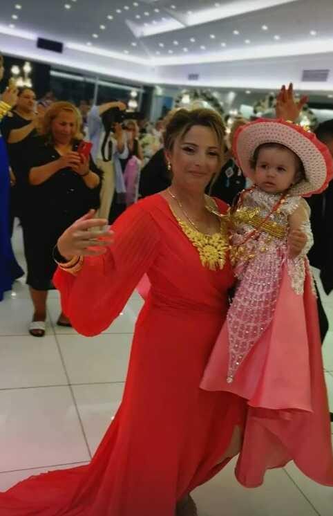 Kobra Murat, torununun doğum gününü kutladı! Altınları görenler gözlerine inanamadı Kobra Murat, torununun doğum gününü kutladı! Altınları görenler gözlerine inanamadı