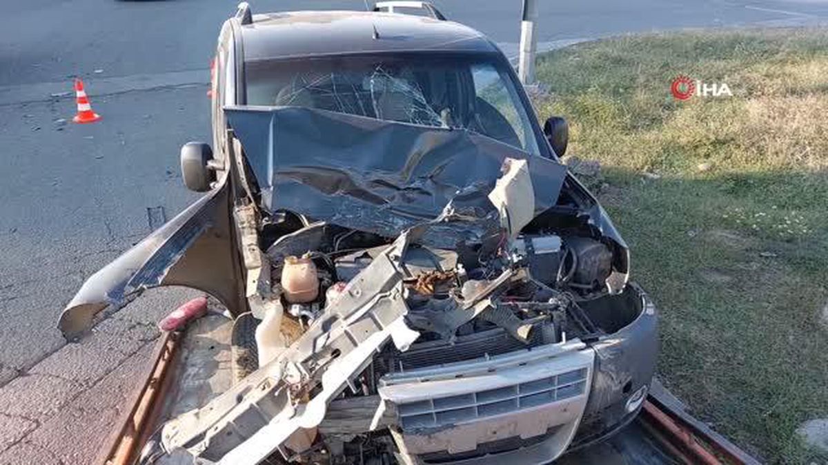 Samsun'da hafif ticari araç ile kamyonet çarpıştı: 4 yaralı