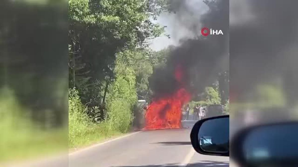 Sarıyer'de orman yolunda araç alev topuna döndü
