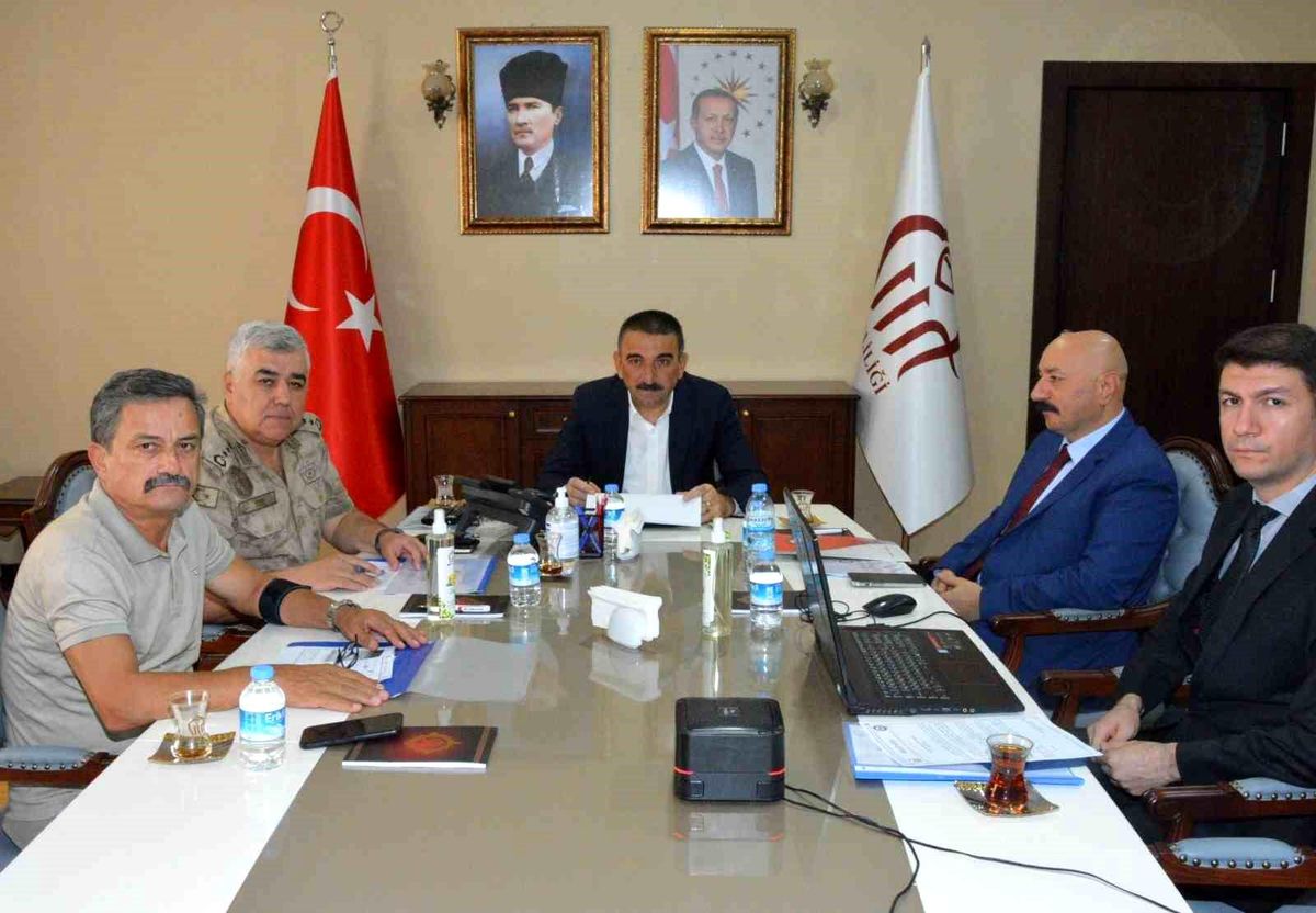 Siirt Valisi Osman Hacıbektaşoğlu ve ilgili kurum yetkilileri Metamfetamin ile Mücadele Bölge Değerlendirme Toplantısı'nda bir araya geldi