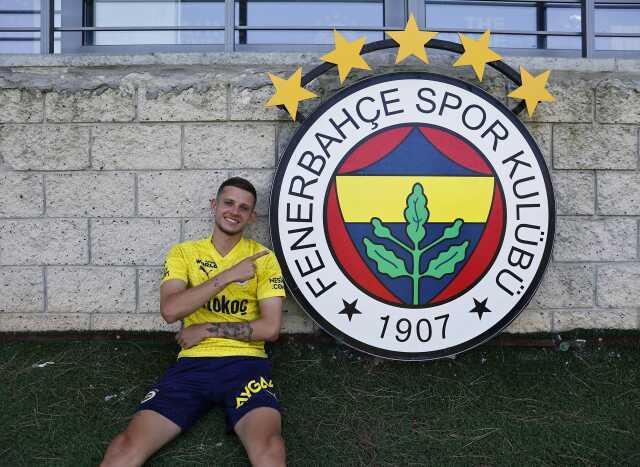 Szymanski'den daha ilk röportajında İsmail Kartal'a mesaj yolladı! Oynamayı sevmediği bölgeyi açık açık söyledi Szymanski'den daha ilk röportajında İsmail Kartal'a mesaj yolladı! Oynamayı sevmediği bölgeyi açık açık söyledi