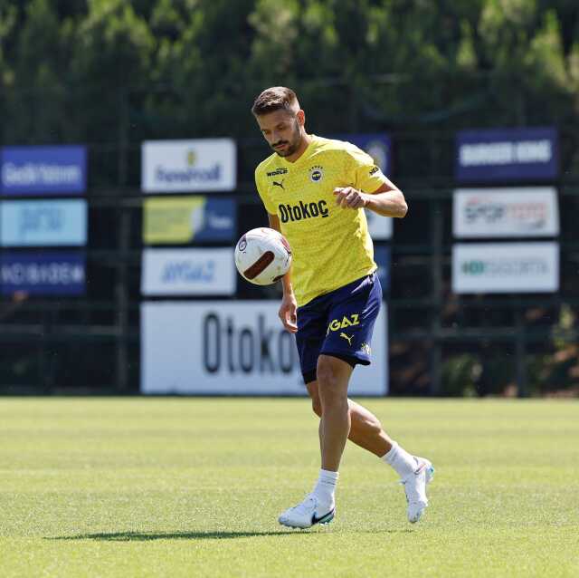 Tadic, Fenerbahçe ile ilk antrenmanına çıktı! Dünyaca ünlü futbolcuyu bakın kapıda kim karşıladı