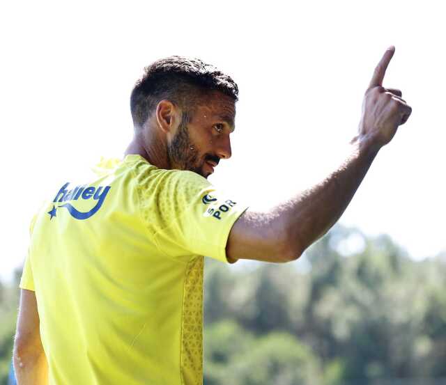 Tadic, Fenerbahçe ile ilk antrenmanına çıktı! Dünyaca ünlü futbolcuyu bakın kapıda kim karşıladı