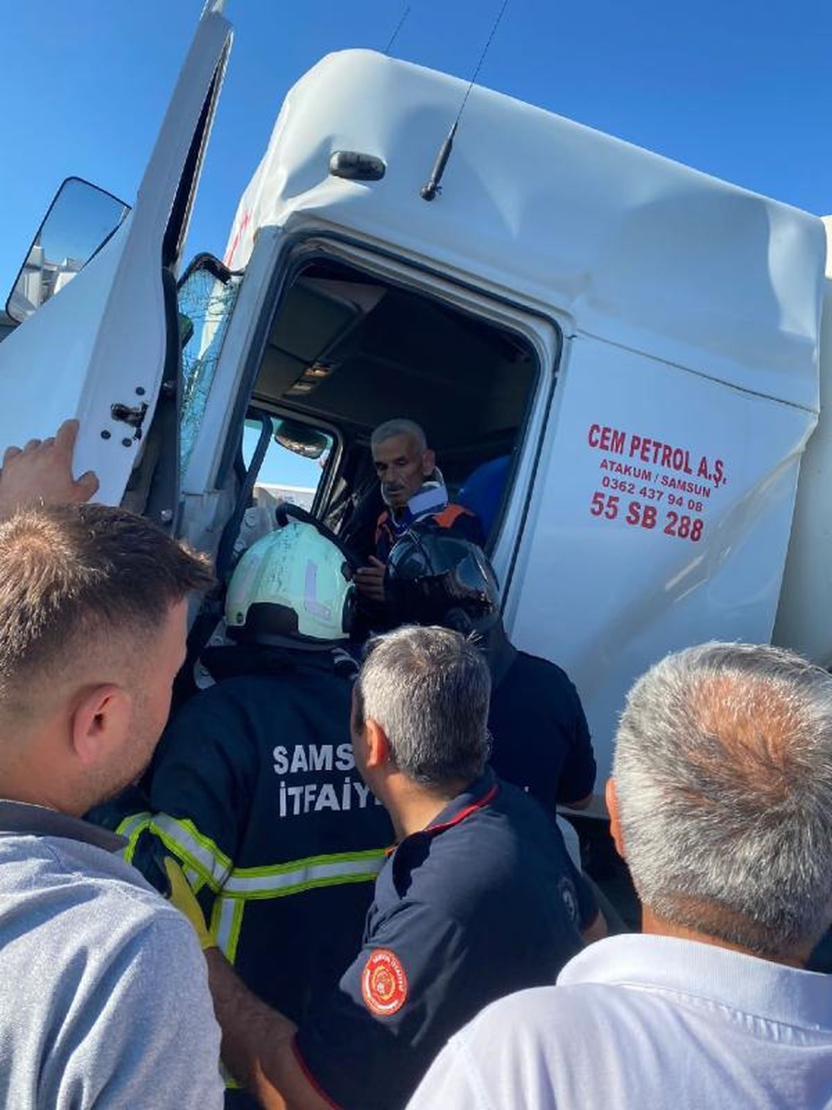 Samsun'da akaryakıt yüklü tanker TIR'a çarptı