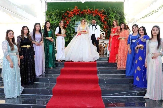 Van'da Gevdan Aşireti Düğününde 6 Milyon TL Değerinde Takı Takıldı