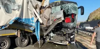 Yolcu otobüsü tıra arkadan çarptı, ortalık kan gölüne döndü: 1 ölü, 34 yaralı