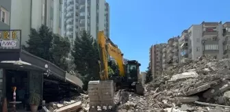 Depremde devrilen kafede 1 milyon liralık zarar