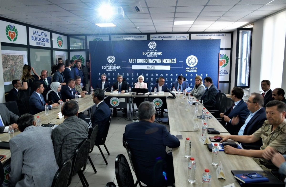 Aile ve Sosyal Hizmetler Bakanı Malatya'da deprem toplantısına katıldı